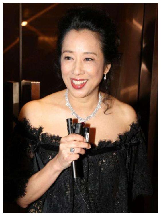 霍震霆与女主播,一场意外的情感纠葛